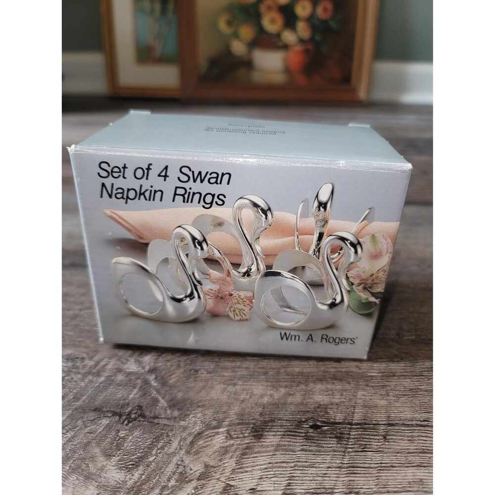 New in Box Set Of 4 Swan Napkin Rings. Silver Plated. Oneida